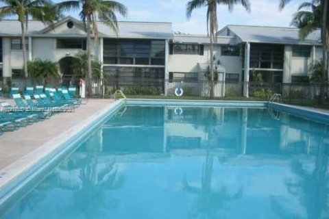 Снять в аренду кондоминиум в Майами, Флорида 2 спальни, 80.82м2, № 1974548 - фото 3
