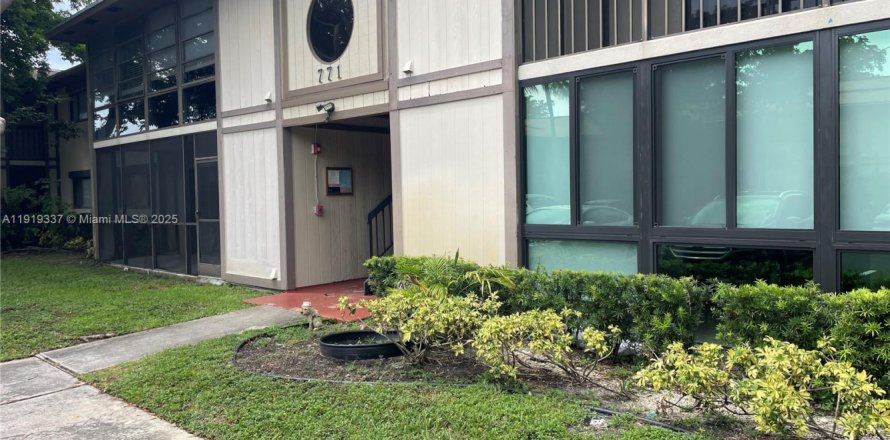 Кондоминиум с 2 спальнями в Майами, Флорида № 1974548