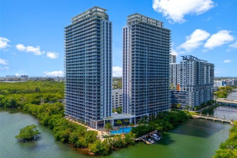 Condo à North Miami Beach, Floride, 3 chambres  № 2045590