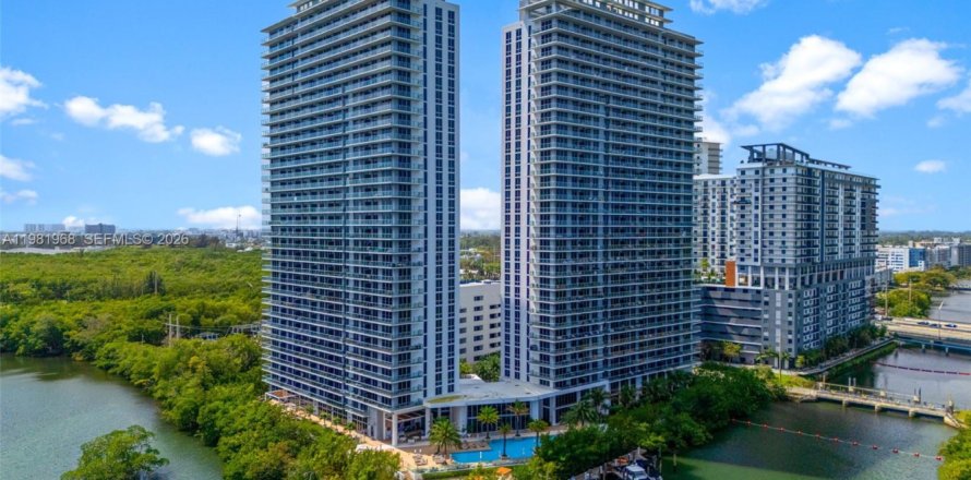 Condo à North Miami Beach, Floride, 3 chambres  № 2045590