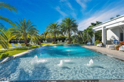 House in Homestead, Florida 4 bedrooms, 344.57 sq.m. № 2272032