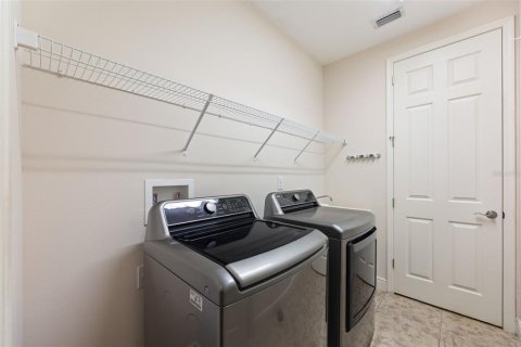 Villa ou maison à vendre à Apollo Beach, Floride: 5 chambres, 293.39 m2 № 2200820 - photo 29