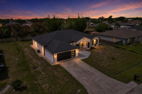 Villa ou maison à Port St. Lucie, Floride 4 chambres, 207.64 m2 № 2085867