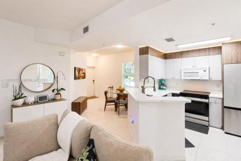 Condo in Miami, Florida, 2 bedrooms  № 2069631 - photo 8