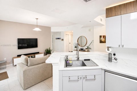 Condo in Miami, Florida, 2 bedrooms  № 2069631 - photo 2