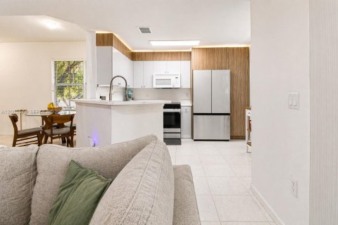 Condo in Miami, Florida, 2 bedrooms  № 2069631 - photo 4