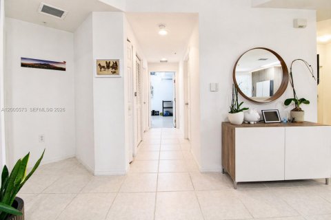 Condo in Miami, Florida, 2 bedrooms  № 2069631 - photo 17
