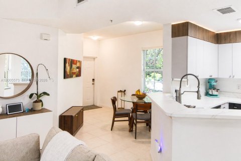 Condo in Miami, Florida, 2 bedrooms  № 2069631 - photo 7