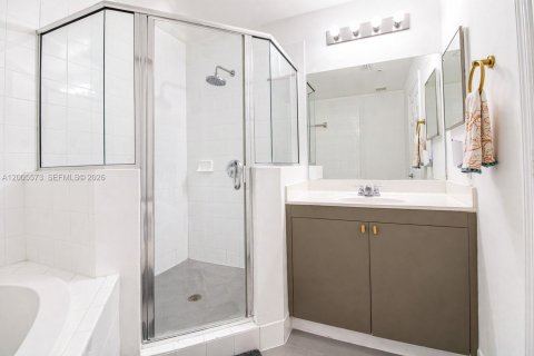 Condo in Miami, Florida, 2 bedrooms  № 2069631 - photo 10