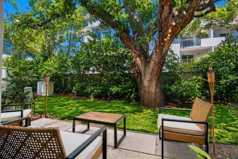 Condo in Miami, Florida, 2 bedrooms  № 2069631 - photo 13