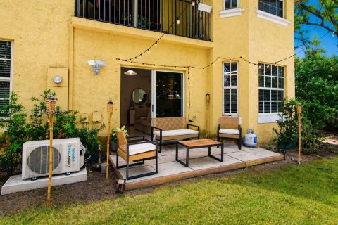 Condo in Miami, Florida, 2 bedrooms  № 2069631 - photo 15