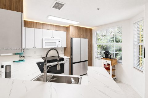 Condo in Miami, Florida, 2 bedrooms  № 2069631 - photo 3