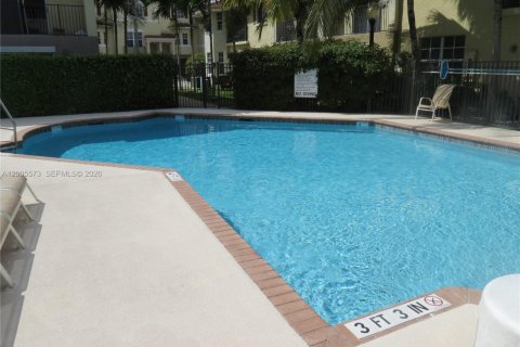 Condo in Miami, Florida, 2 bedrooms  № 2069631 - photo 25