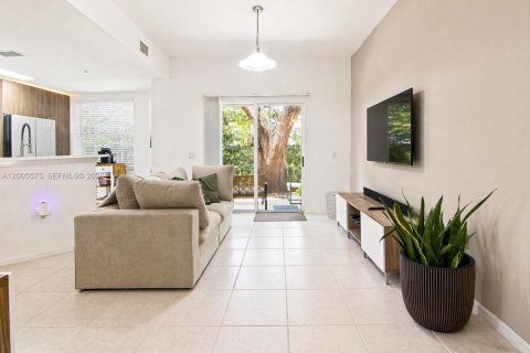 Condo in Miami, Florida, 2 bedrooms  № 2069631 - photo 12