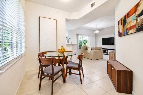 Condo in Miami, Florida, 2 bedrooms  № 2069631 - photo 5
