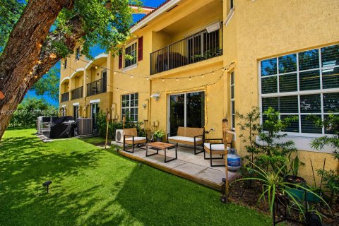 Condo in Miami, Florida, 2 bedrooms  № 2069631 - photo 16