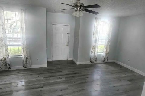 Touwnhouse à louer à Wesley Chapel, Floride: 3 chambres, 137.31 m2 № 2406703 - photo 2
