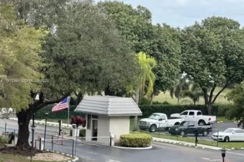 Condominio en venta en Lauderhill, Florida, 2 dormitorios, 102.19 m2 № 2033101 - foto 2