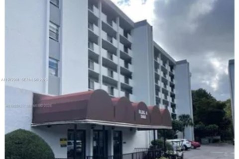 Condominio en venta en Lauderhill, Florida, 2 dormitorios, 102.19 m2 № 2033101 - foto 10