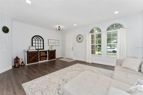 House in Orlando, Florida 4 bedrooms, 276.57 sq.m. № 1822544 - photo 6
