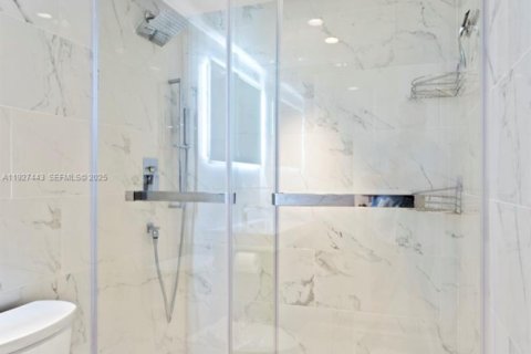 Condo in Hallandale Beach, Florida, 2 bedrooms № 1986071 - photo 22