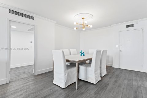 Condo in Hallandale Beach, Florida, 2 bedrooms № 1986071 - photo 13