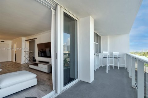 Condo in Hallandale Beach, Florida, 2 bedrooms № 1986071 - photo 28