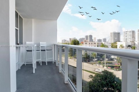 Condo in Hallandale Beach, Florida, 2 bedrooms № 1986071 - photo 30