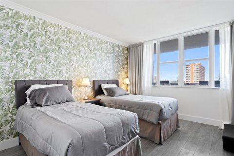 Condo in Hallandale Beach, Florida, 2 bedrooms № 1986071 - photo 23