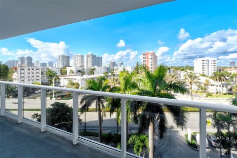 Condo in Hallandale Beach, Florida, 2 bedrooms № 1986071 - photo 29