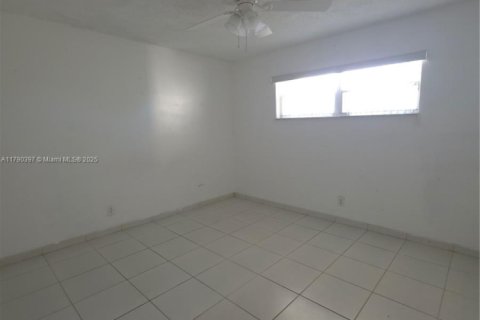 Снять в аренду кондоминиум в Пемброк-Пайнс, Флорида 2 спальни, 108.7м2, № 1920915 - фото 4