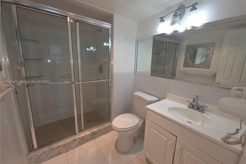 Снять в аренду кондоминиум в Пемброк-Пайнс, Флорида 2 спальни, 108.7м2, № 1920915 - фото 7