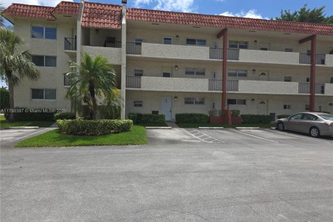 Снять в аренду кондоминиум в Пемброк-Пайнс, Флорида 2 спальни, 108.7м2, № 1920915 - фото 12