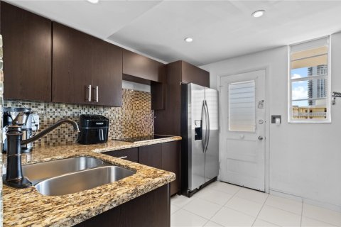 Copropriété à vendre à Aventura, Floride: 1 chambre, 75.81 m2 № 1984084 - photo 12