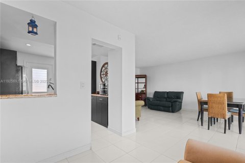 Copropriété à vendre à Aventura, Floride: 1 chambre, 75.81 m2 № 1984084 - photo 11