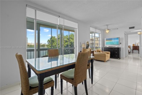 Copropriété à vendre à Aventura, Floride: 1 chambre, 75.81 m2 № 1984084 - photo 1