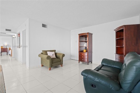 Copropriété à vendre à Aventura, Floride: 1 chambre, 75.81 m2 № 1984084 - photo 9