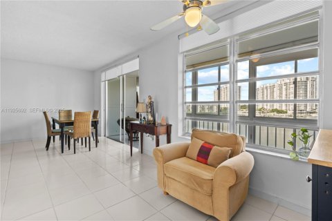 Copropriété à vendre à Aventura, Floride: 1 chambre, 75.81 m2 № 1984084 - photo 4