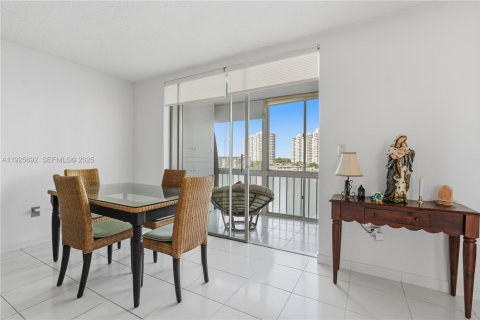 Copropriété à vendre à Aventura, Floride: 1 chambre, 75.81 m2 № 1984084 - photo 3