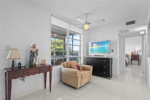 Copropriété à vendre à Aventura, Floride: 1 chambre, 75.81 m2 № 1984084 - photo 5