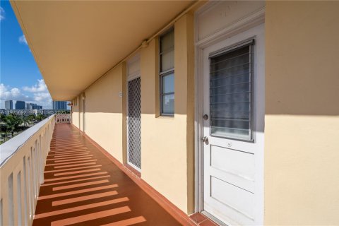 Copropriété à vendre à Aventura, Floride: 1 chambre, 75.81 m2 № 1984084 - photo 30