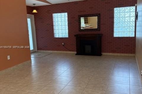 House in Miami, Florida 3 bedrooms, 142.98 sq.m. № 1992860 - photo 8