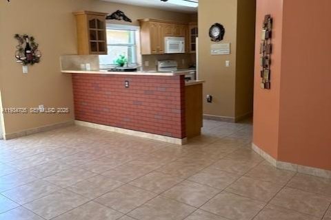 House in Miami, Florida 3 bedrooms, 142.98 sq.m. № 1992860 - photo 3