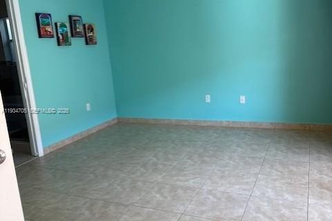 House in Miami, Florida 3 bedrooms, 142.98 sq.m. № 1992860 - photo 5