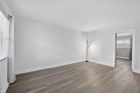 Купить кондоминиум в Уилтон-Мэнорс, Флорида 3 комнаты, 55.74м2, № 2086088 - фото 3
