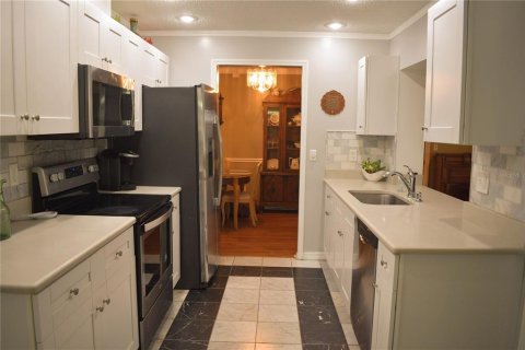 House in Pinellas Park, Florida 2 bedrooms, 123.37 sq.m. № 1687916 - photo 12