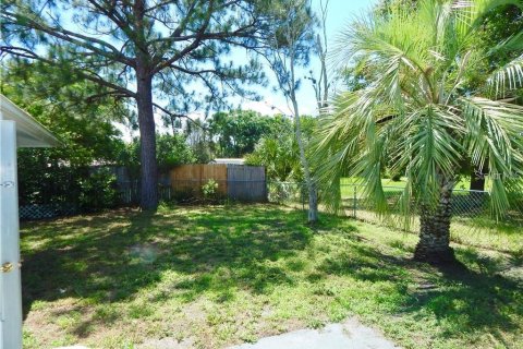 Villa ou maison à louer à Port Richey, Floride: 2 chambres, 115.66 m2 № 2397098 - photo 15