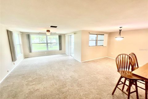 Villa ou maison à louer à Port Richey, Floride: 2 chambres, 115.66 m2 № 2397098 - photo 2