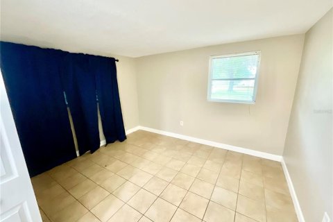 Villa ou maison à louer à Port Richey, Floride: 2 chambres, 115.66 m2 № 2397098 - photo 10