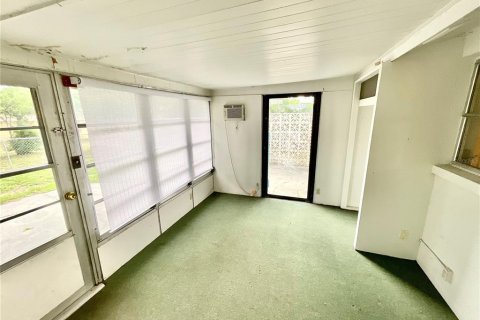 Villa ou maison à louer à Port Richey, Floride: 2 chambres, 115.66 m2 № 2397098 - photo 13